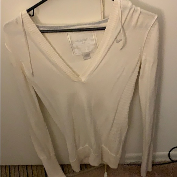 American Eagle Outfitters Tops - American eagle long sleeve sweater with hood
